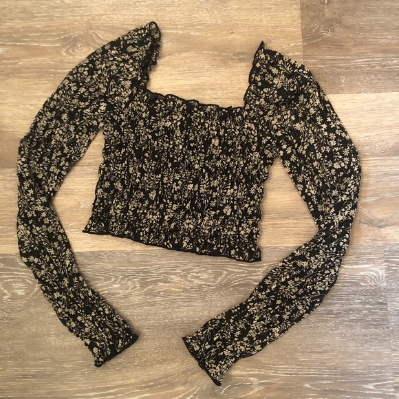 Socialite Smocked Crop Top - Picture 5 of 7